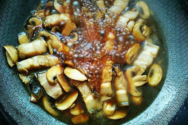 蘑菇红烧肉的做法图解14