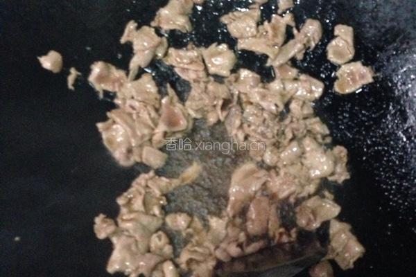 豆芽炒肉片的做法图解3