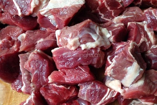 牛肉汤的做法图解1