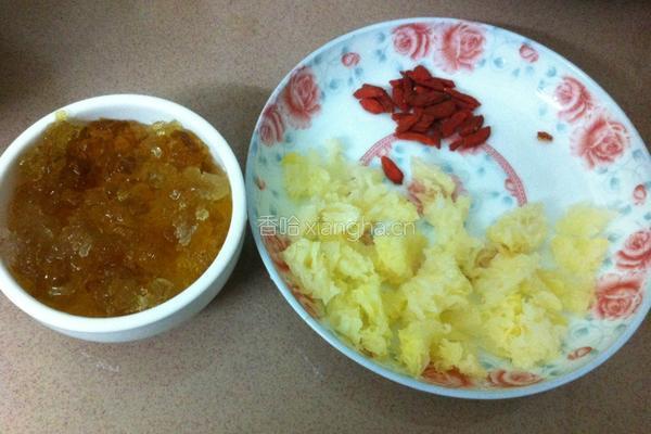 桃胶银耳羹的做法图解3
