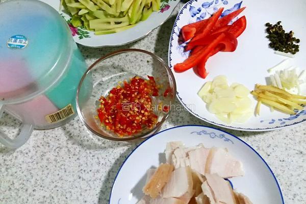 ＃乐享陶瓷＃鲜笋回锅肉的做法图解3