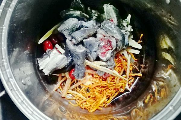 虫草花乌鸡汤的做法图解3