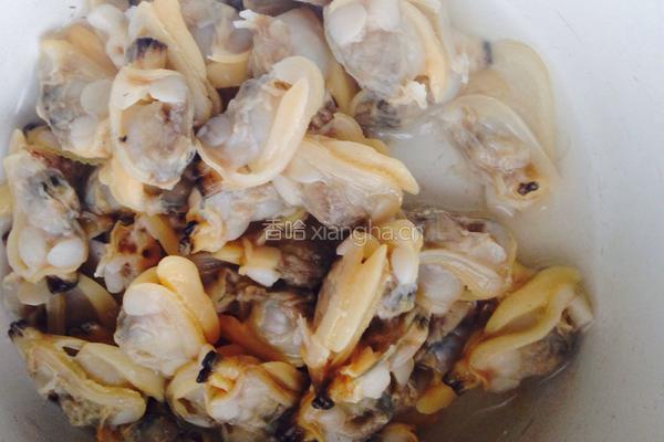 海鲜茼蒿豆腐汤的做法图解3