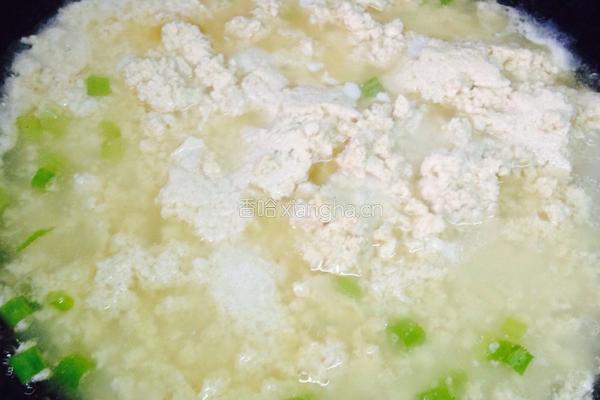 海鲜茼蒿豆腐汤的做法图解5