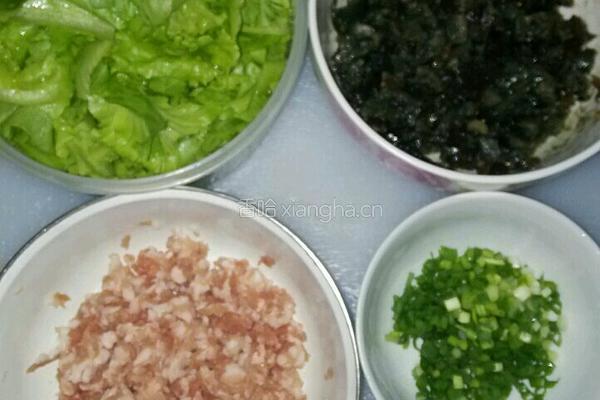 皮蛋瘦肉青菜粥的做法图解1