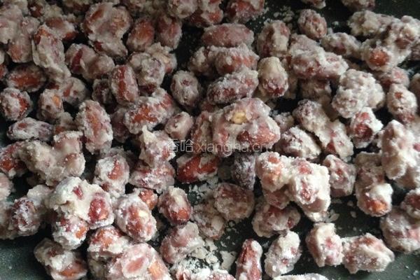 自制酥脆挂霜花生米的做法图解5