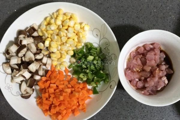什锦蛋炒饭的做法图解1