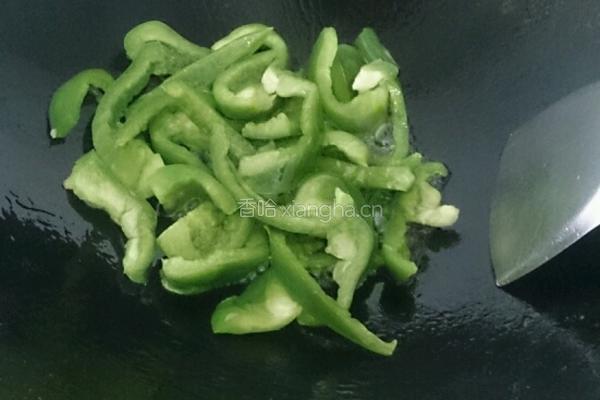 青椒炒牛肉的做法图解2