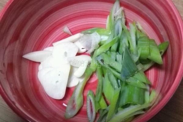 花样小炒面的做法图解2