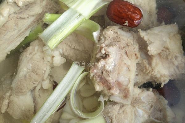 山药胡萝卜排骨汤的做法图解3