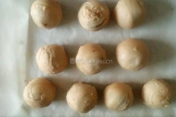 豆沙蛋黄酥的做法图解12