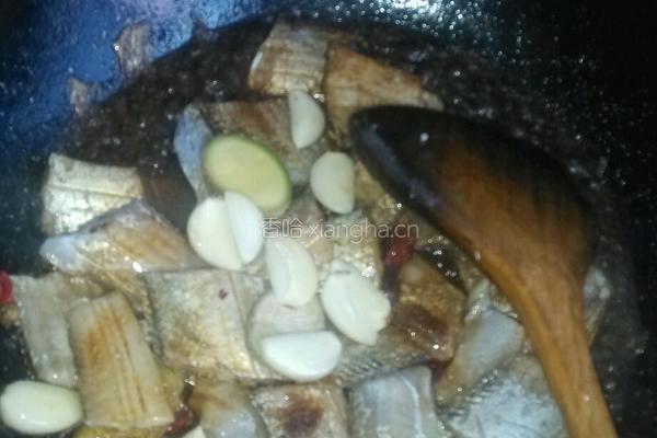 红烧带鱼段的做法图解5