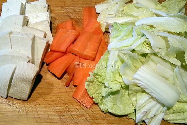 白菜豆腐汆丸子的做法图解1