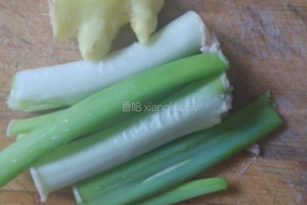 莲藕肉馅锅贴的做法图解3