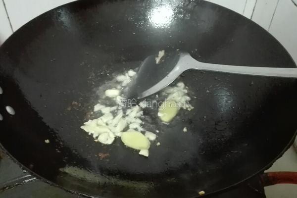双椒蘑菇焖鸡块的做法图解7