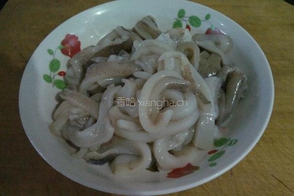 洋葱炒鱿鱼的做法图解1