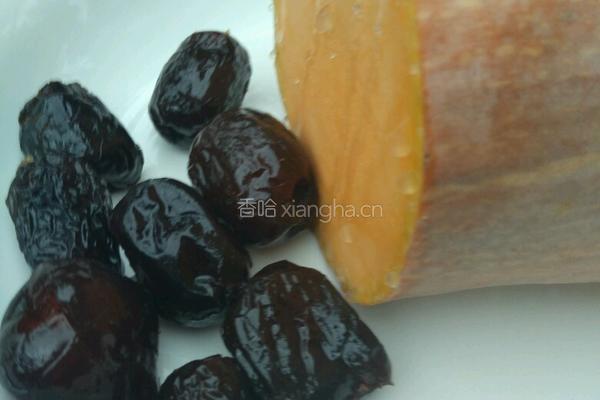 蜜枣蒸南瓜的做法图解1