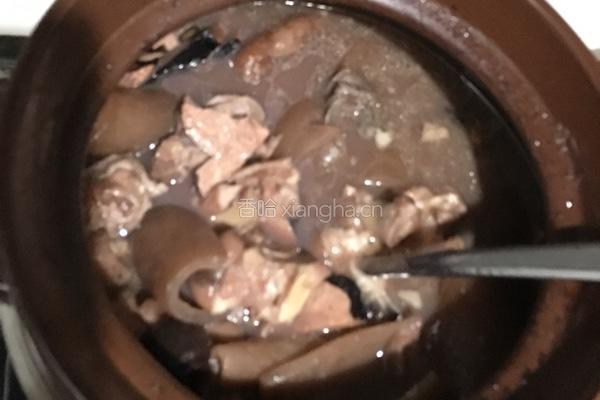 何首乌、黑豆炖猪脚的做法图解16