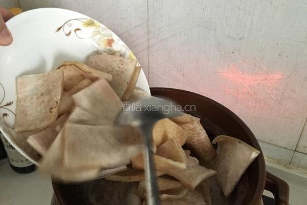 何首乌、黑豆炖猪脚的做法图解13