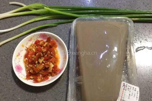 剁椒蘑芋豆腐的做法图解1