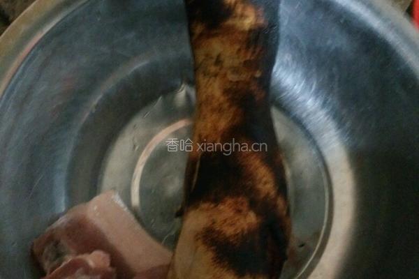 云豆烧猪蹄的做法图解1