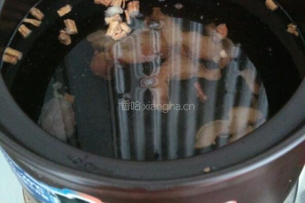 黄精煨肘的做法图解3