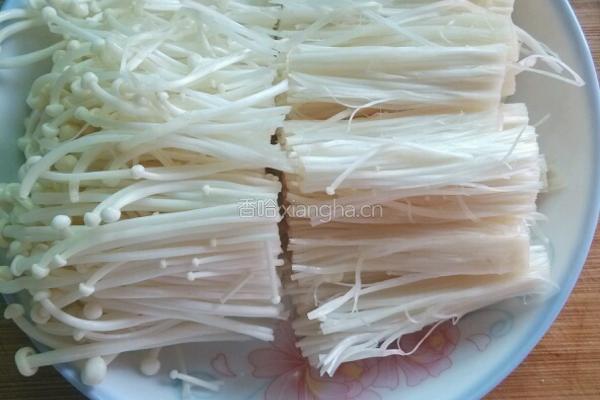 金针菇炒西红柿的做法图解3