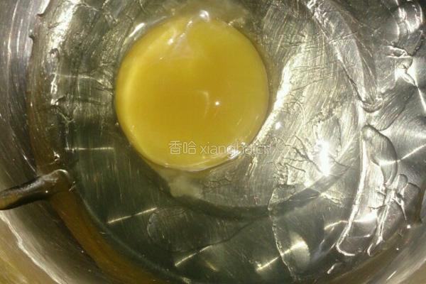 Egg Talk （橄榄球酥皮面包）的做法图解2