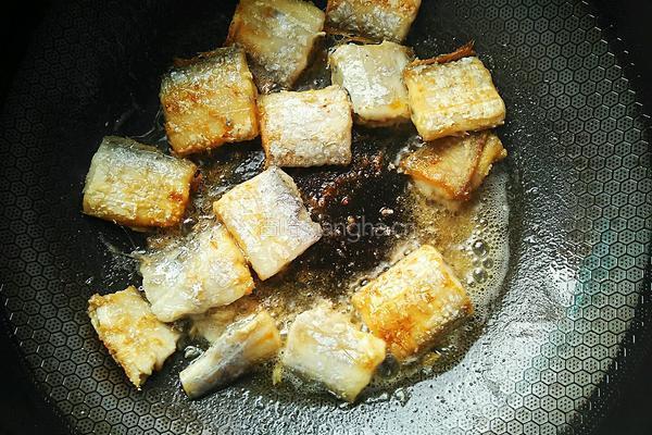 香酥烩带鱼的做法图解10