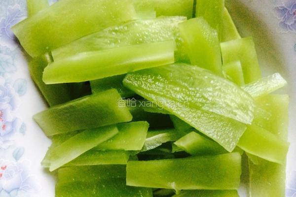 莴苣炒肉片的做法图解2