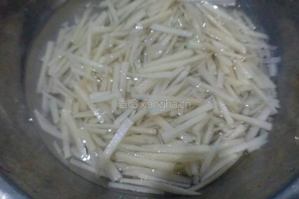 青红椒藕丝的做法图解2