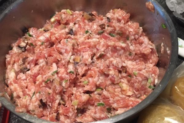 面筋裹肉的做法图解2