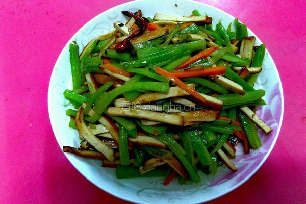 莴笋炒豆干的做法图解3