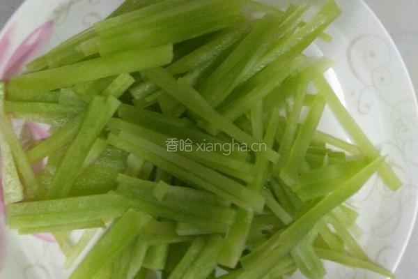 莴笋炒豆干的做法图解1