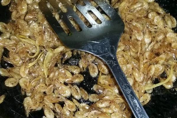 爆香小虾米的做法图解5