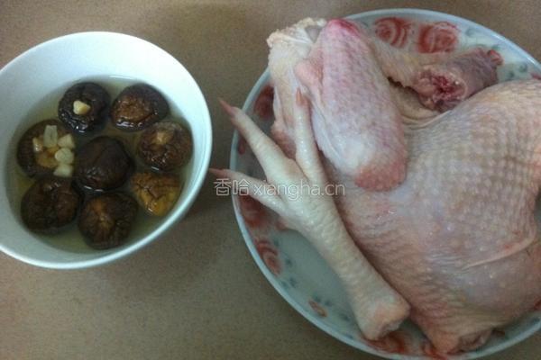 香菇瑶柱蒸鸡的做法图解1