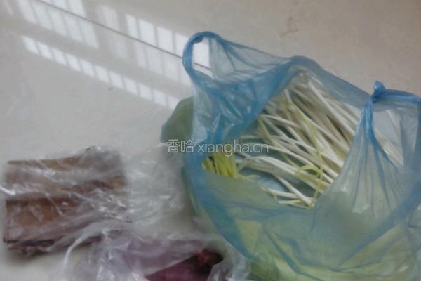 蒜黄小抄香干的做法图解1