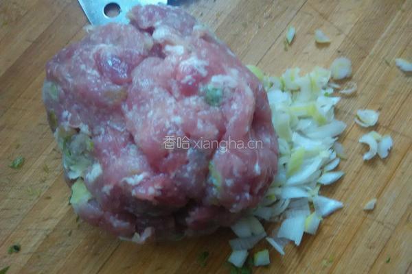 芹菜大肉馅饺子的做法图解5
