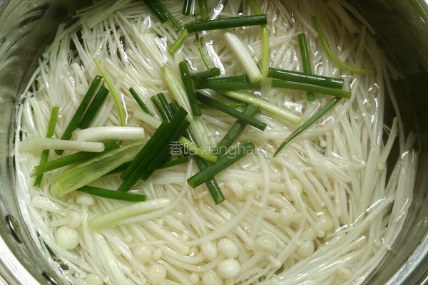 金针菇豆腐汤的做法图解10