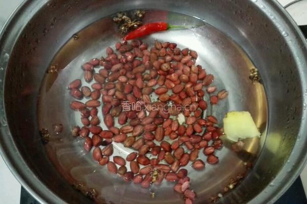 芹菜腐竹拌花生米的做法图解1