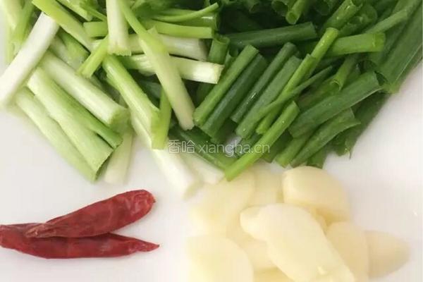 酸笋鱿鱼须的做法图解3
