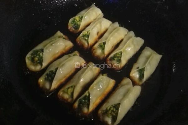 韭菜鸡蛋虾皮锅贴的做法图解11