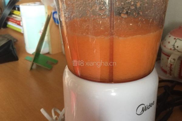 胡萝卜苹果汁的做法图解1