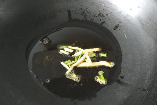 红椒土豆丝的做法图解1
