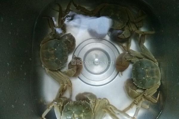 郫县豆瓣蒸大闸蟹的做法图解1