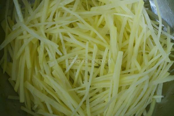 三椒土豆丝的做法图解1