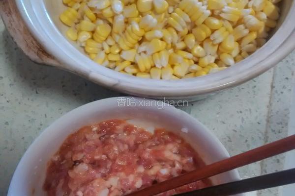 肉碎玉米炒鸡蛋的做法图解1