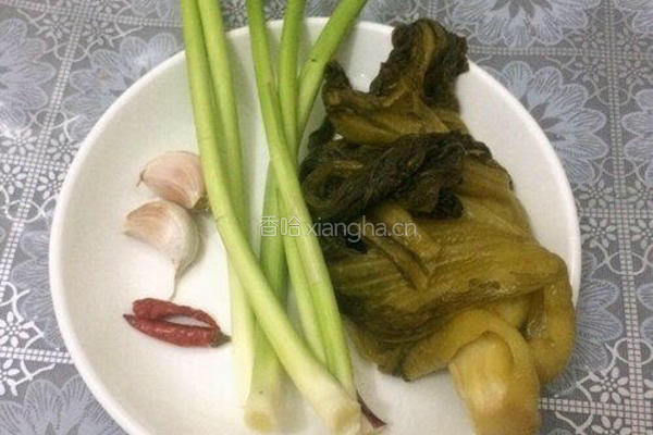 炒酸菜的做法图解1