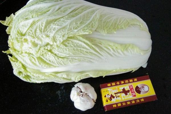 简易素炒白菜的做法图解1
