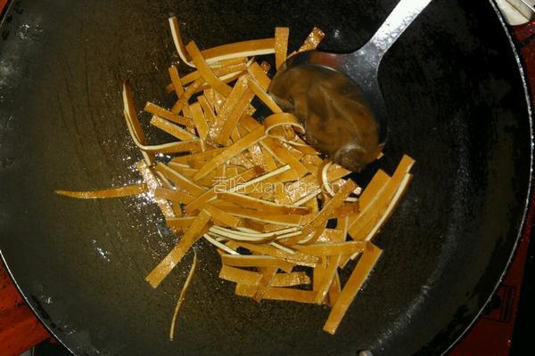 三丝炒肉的做法图解3